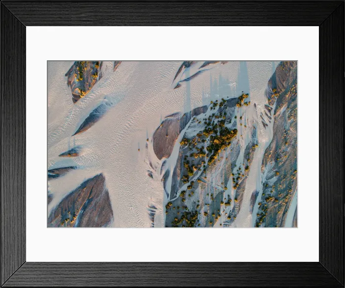 Framed Print : Top looking down at Waimakariri River flowing