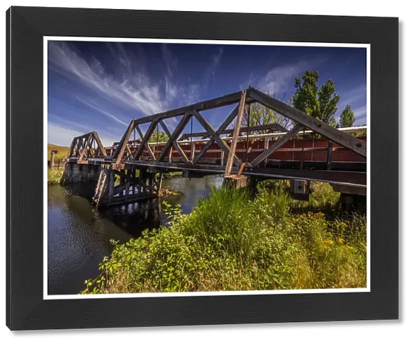 Hinnomunjie historic bridge, Omeo valley, High Country, Victoria, Australia