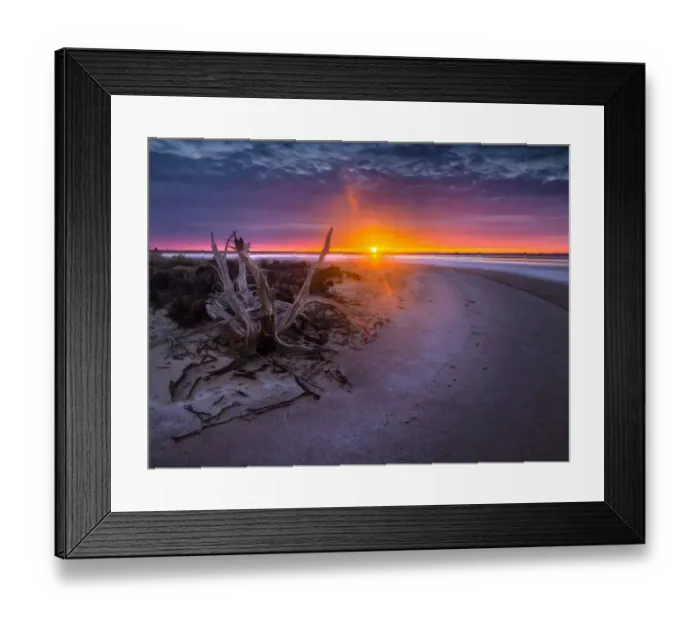Framed Print : Sunrise at Lake Tyrrell, near the town of SeaLake, Wimmera district of Victoria Framed Print : Sunrise at Lake Tyrrell, near the town of SeaLake, Wimmera district of Victoria