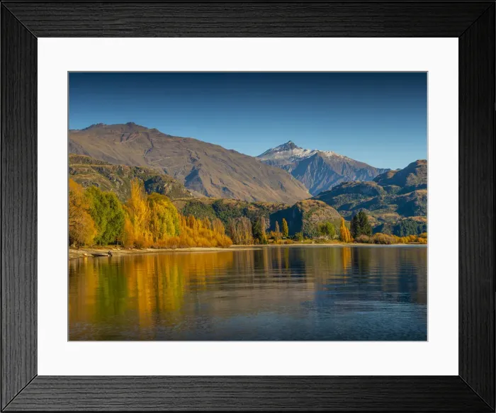 Framed Print : Autumn tonings at Lake Wanaka, South Island, New Zealand