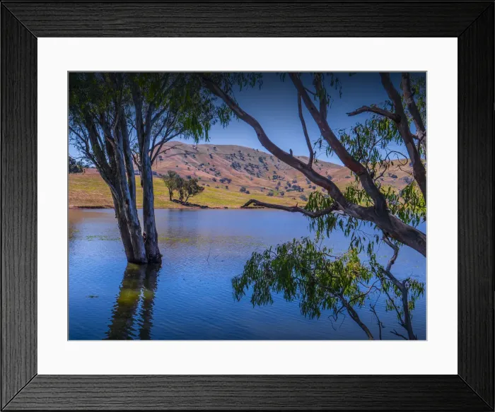 Framed Print : Hume lake in summer, bursting to capacity after spring rains, in the Upper Murray region