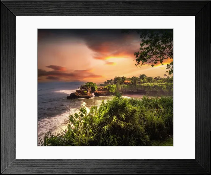 Framed Print : Batu Bolong historic coastal temple in Bali, Indonesia