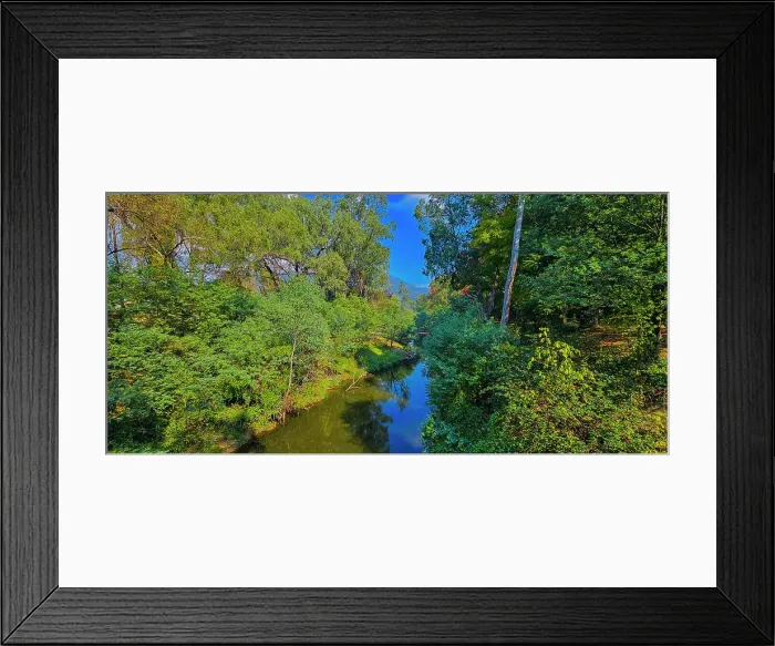 Framed Print : The vibrant autumn colours aound the town of Bright, Ovens Valley, Victoria, Australia Framed Print : The vibrant autumn colours aound the town of Bright, Ovens Valley, Victoria, Australia
