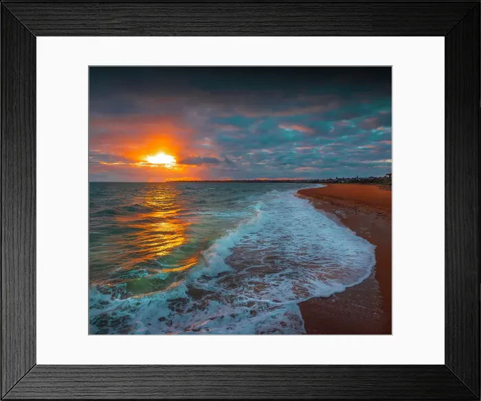 Framed Print : Sunset in Autumn on the coastline at Mordialloc, Victoria, Australia Framed Print : Sunset in Autumn on the coastline at Mordialloc, Victoria, Australia