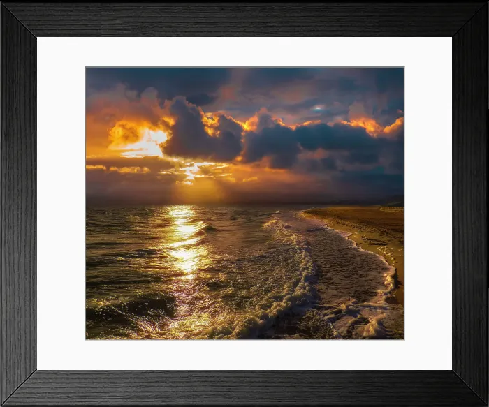Framed Print : Sunset in Autumn on the coastline at Mordialloc, Victoria, Australia Framed Print : Sunset in Autumn on the coastline at Mordialloc, Victoria, Australia