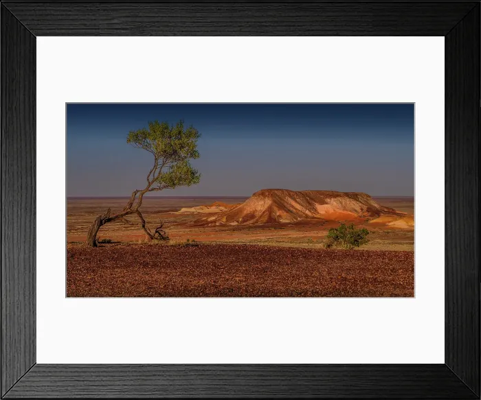 Framed Print : The Colourful and dramatic hill formations of the Breakaways, near Coober Pedy, in South Australia Framed Print : The Colourful and dramatic hill formations of the Breakaways, near Coober Pedy, in South Australia