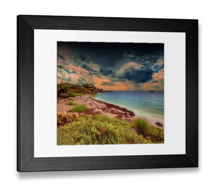Framed Print : A coastal view of the Indian Ocean at Leeman in late Autumn Framed Print : A coastal view of the Indian Ocean at Leeman in late Autumn
