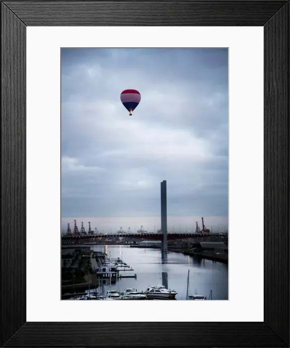 Framed Print : Hot air ballooning over the Yarra River Melbourne Framed Print : Hot air ballooning over the Yarra River Melbourne