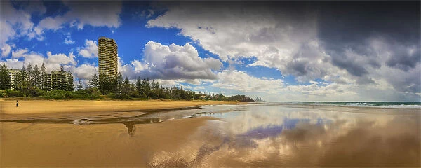 592615114. Nobbies beach, on the Gold coast of southern Queensland, Australia