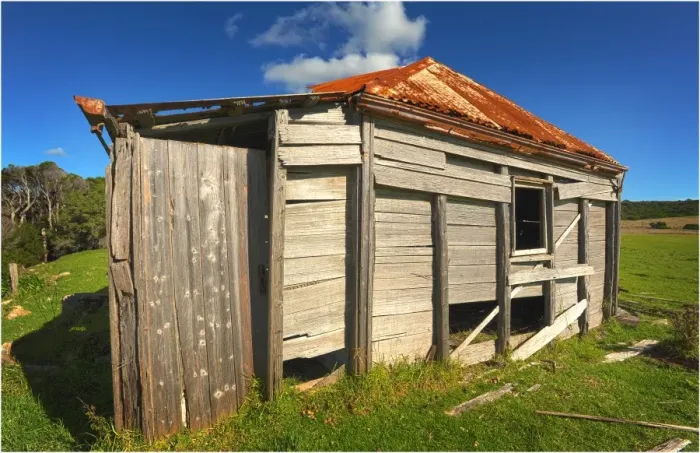 Framed Print : Abandoned and derelict farm cottage in the rurals of Flinders Island, Bass Strait, Tasmania