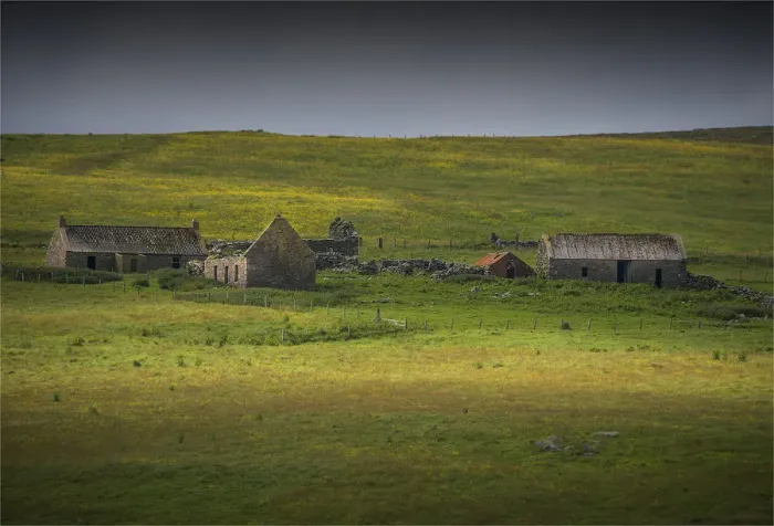 Framed Print : Abandoned farmhouse, Shetland Island Scotland