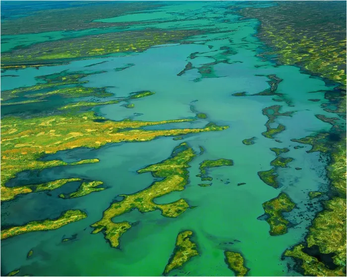 Framed Print : An Aerial view of the Australian outback in flood, showing the vibrant colours of the Landscape