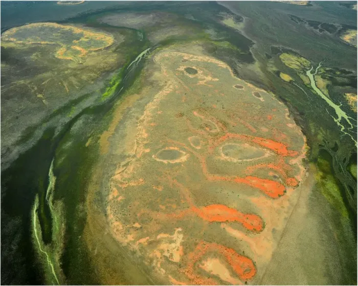 Framed Print : An Aerial view of the Australian outback in flood, showing the vibrant colours of the Landscape
