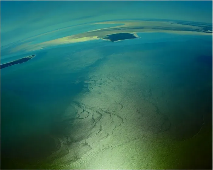 Framed Print : An Aerial view of the Australian outback in flood around Lake Eyre, showing the vibrant colours of the Landscape Framed Print : An Aerial view of the Australian outback in flood around Lake Eyre, showing the vibrant colours of the Landscape
