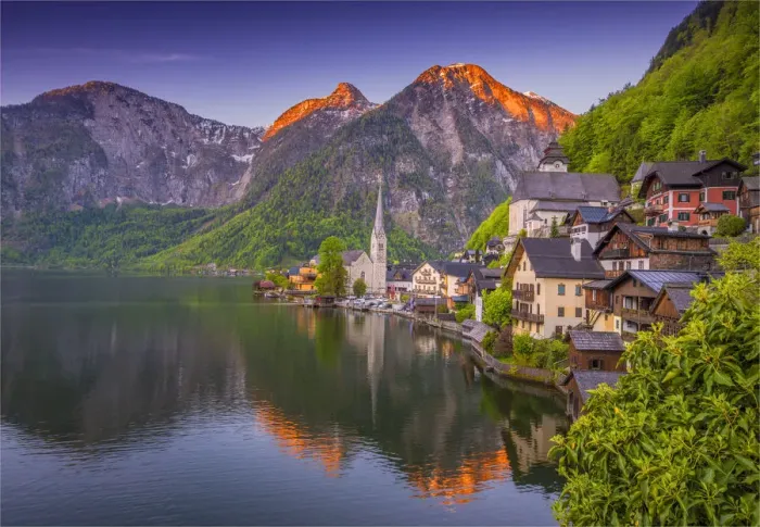 Framed Print : The Alpine village of Hallstatt in the central mountain region of Austria Framed Print : The Alpine village of Hallstatt in the central mountain region of Austria