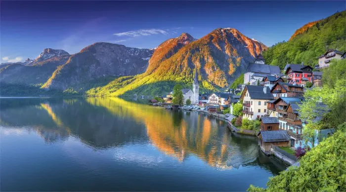 Framed Print : The Alpine village of Hallstatt in the central mountain region of Austria Framed Print : The Alpine village of Hallstatt in the central mountain region of Austria