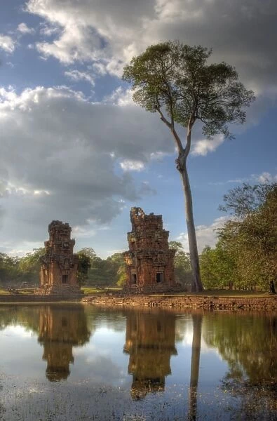 Angkor Thom temples pool reflections