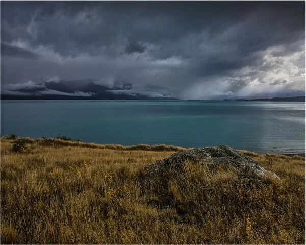 Approaching storm at Lake Putaki