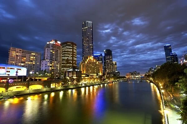 Australia, Melbourne, view from Princes Bridge, dusk