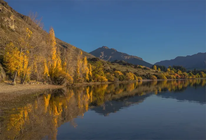 Framed Print : Autumn colours around Glendhu bay