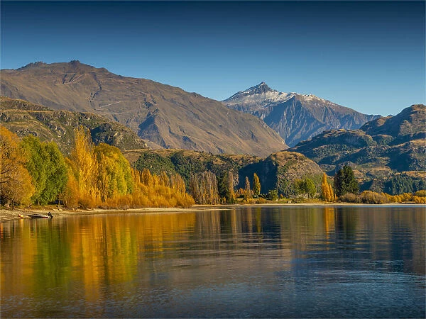 Autumn tonings at Lake Wanaka, South Island, New Zealand