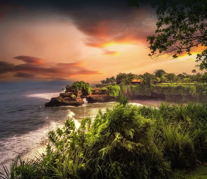 Framed Print : Batu Bolong historic coastal temple in Bali, Indonesia