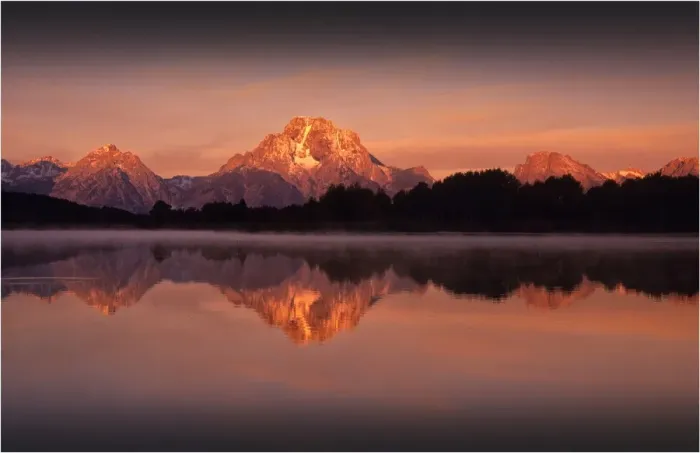 Framed Print : A beautiful coloured dawn casts its glow over Jackson lake in the Grand Tetons, Wyoming