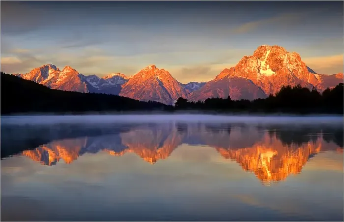 Framed Print : A beautiful coloured dawn casts its glow over Jackson lake in the Grand Tetons, Wyoming Framed Print : A beautiful coloured dawn casts its glow over Jackson lake in the Grand Tetons, Wyoming