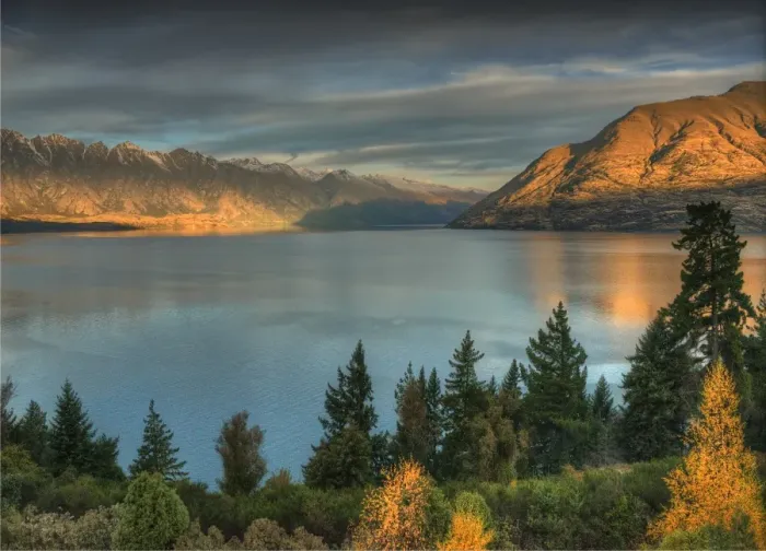 Framed Print : Beautiful lake Wakitipu, Otago, during the autumn season, south island, New Zealand