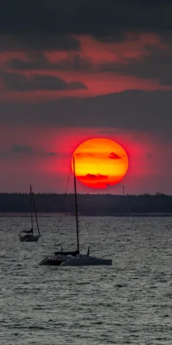 Framed Print : Big Sun over Fannie Bay, NT Framed Print : Big Sun over Fannie Bay, NT