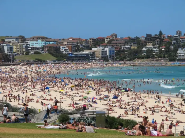 Framed Print : Bondi beach