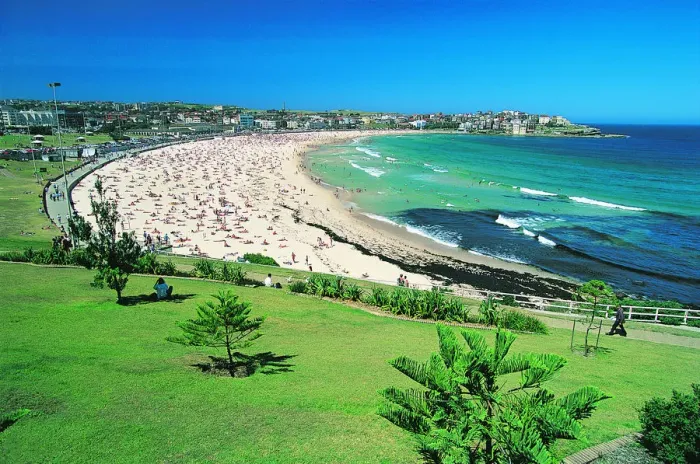 Framed Print : Bondi Beach, New South Wales, Australia