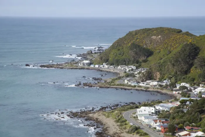 Framed Print : Breaker Bay seen from Beacon Hill Reserve, Wellington, New Zealand