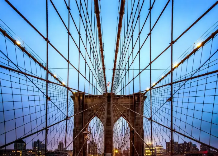 Framed Print : Brooklyn Bridge and Manhattan skyline at dusk under a cloud of fog Framed Print : Brooklyn Bridge and Manhattan skyline at dusk under a cloud of fog