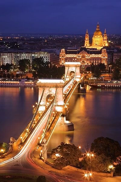 Budapest. Sz?chenyi Chain Bridge and St. Stephens Basilica. Budapest, Hungary