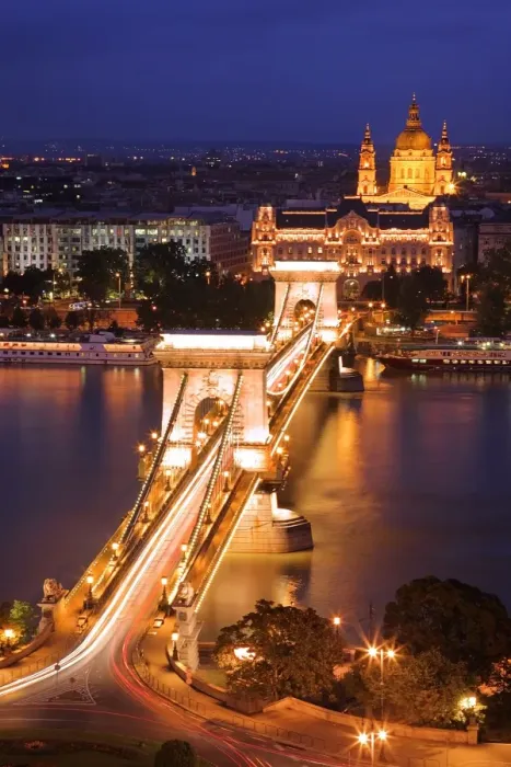 Framed Print : Budapest. Sz?chenyi Chain Bridge and St. Stephens Basilica. Budapest, Hungary Framed Print : Budapest. Sz?chenyi Chain Bridge and St. Stephens Basilica. Budapest, Hungary
