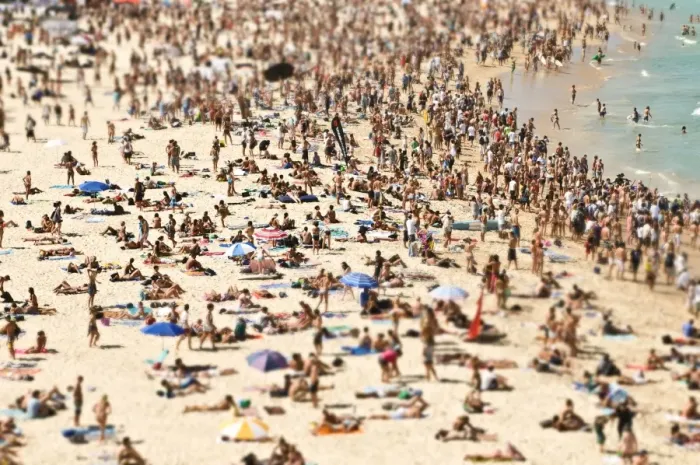 Framed Print : Busy Bondi