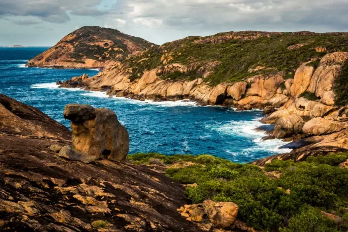 Framed Print : Cliffs near Lucky bay in Cape Le Grand National Park, Western Australia