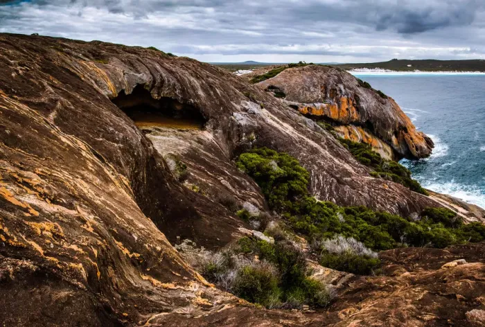 Framed Print : Cliffs near Lucky Bay in Cape Le Grand National Park