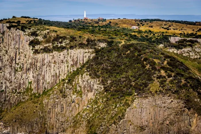 Framed Print : Close up on the Tasman Island lighthouse and the cliffs Framed Print : Close up on the Tasman Island lighthouse and the cliffs