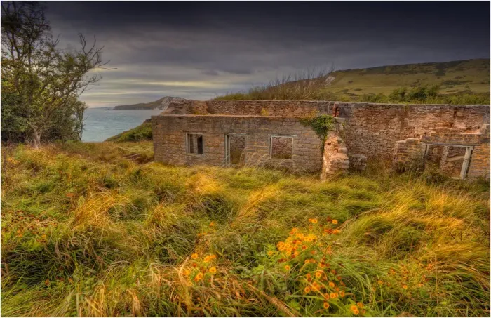 Framed Print : Coastal ruins at Worbarrow bay, Dorset, England