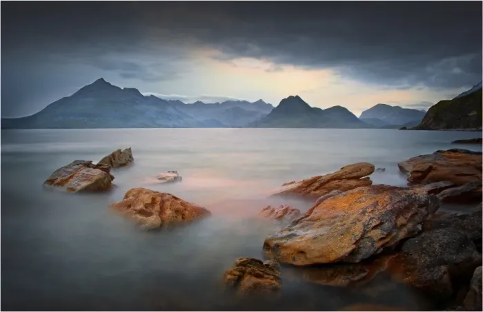 Framed Print : The coastline of Elgol on the Isle of Skye, Inner Hebrides, Western Scotland Framed Print : The coastline of Elgol on the Isle of Skye, Inner Hebrides, Western Scotland