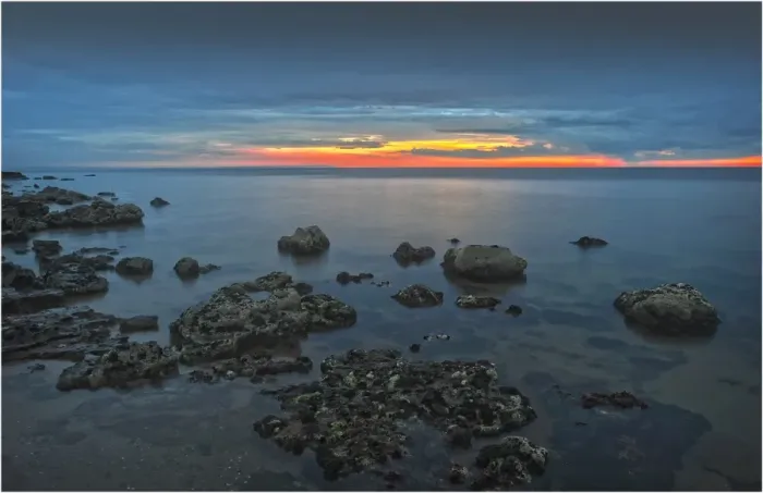 Framed Print : The coastline of Port Phillip bay at dusk near Beaumaris, Melbourne, Victoria