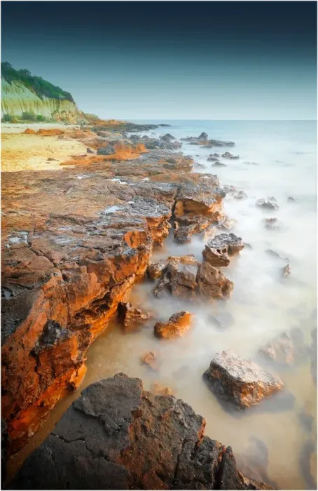 Framed Print : The coastline of Port Phillip bay at dusk near Beaumaris, Melbourne, Victoria Framed Print : The coastline of Port Phillip bay at dusk near Beaumaris, Melbourne, Victoria