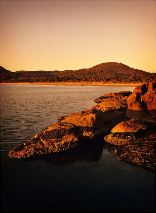 Framed Print : Coles Bay, Freycinet Pensinsular, east coastline of Tasmania Framed Print : Coles Bay, Freycinet Pensinsular, east coastline of Tasmania