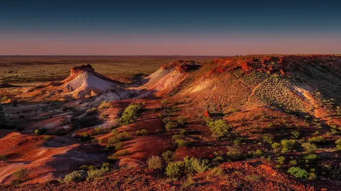 Framed Print : The Colourful and dramatic hill formations of the Breakaways, near Coober Pedy, in South Australia