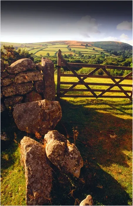 Framed Print : A country gate, Devon moors, England