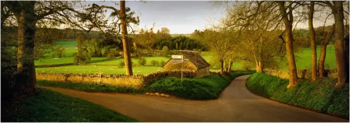 Framed Print : A country lane in the Cotswolds, Gloucestershire, England Framed Print : A country lane in the Cotswolds, Gloucestershire, England