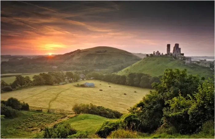 Framed Print : A countryside view near Corfe Castle, Isle of Purbeck, Dorset, England