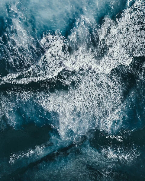 Crashing waves of the Southern Ocean photographed by drone, Esperance, Australia